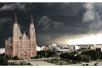 La Plata: Se encuentra vigente el nivel de alerta "naranja" por tormentas
