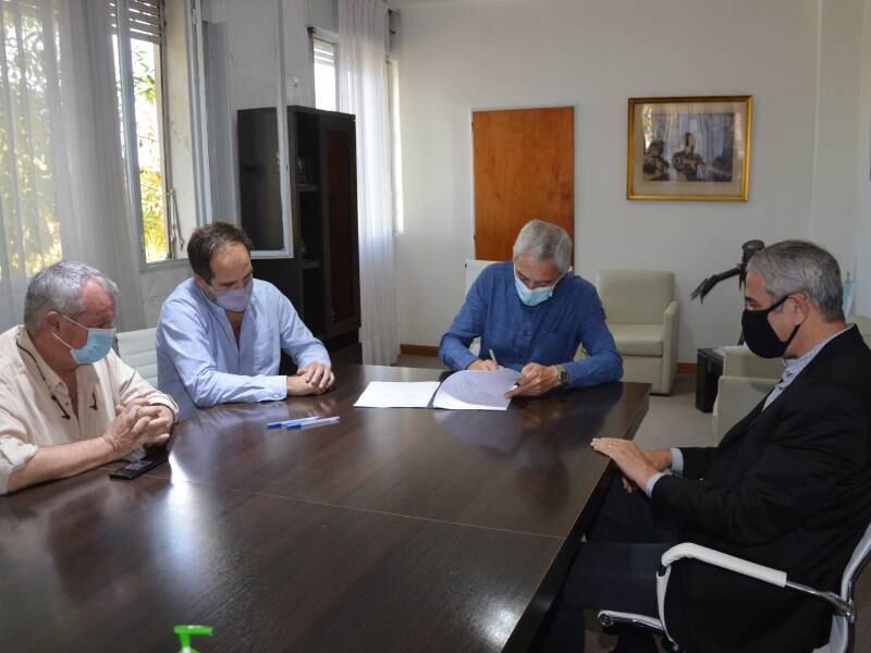 Firmaron un convenio para realizar obras en Berisso