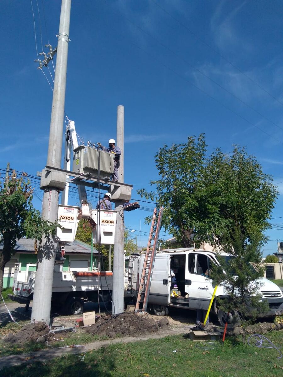 EDELAP concretó obra que amplía la capacidad del servicio eléctrico en Lisandro Olmos