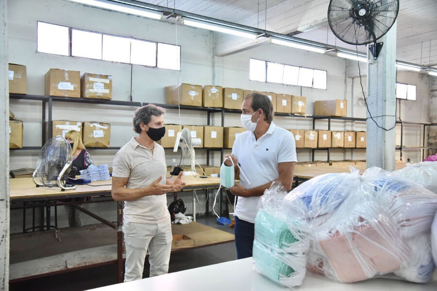 La Plata recibió la donación de insumos médicos por parte de fábrica textil