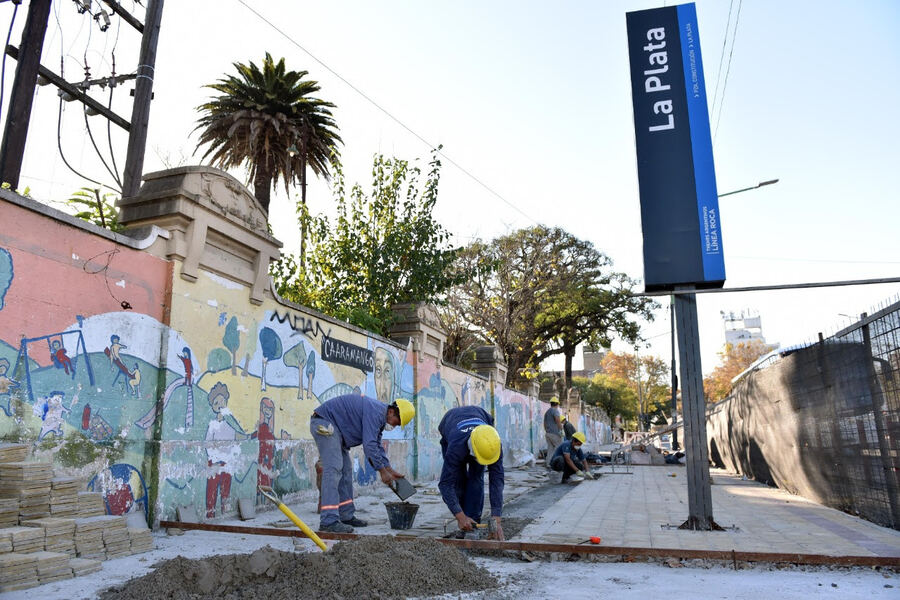 La Plata: Con el hormigonado en avenida 1 y diagonal 80, avanzan las obras en el exterior de la estación de trenes