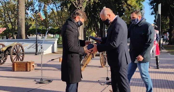Mario Secco encabezó el acto en conmemoración por el 220º aniversario de Ensenada