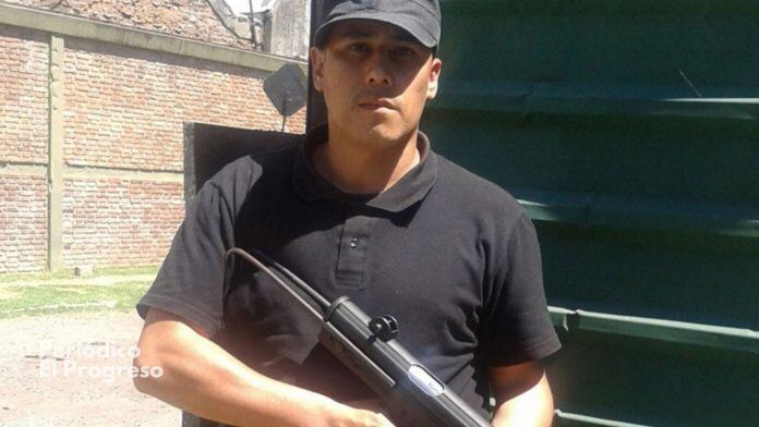 Un policía acusado de matar a su hija de seis años de un disparo