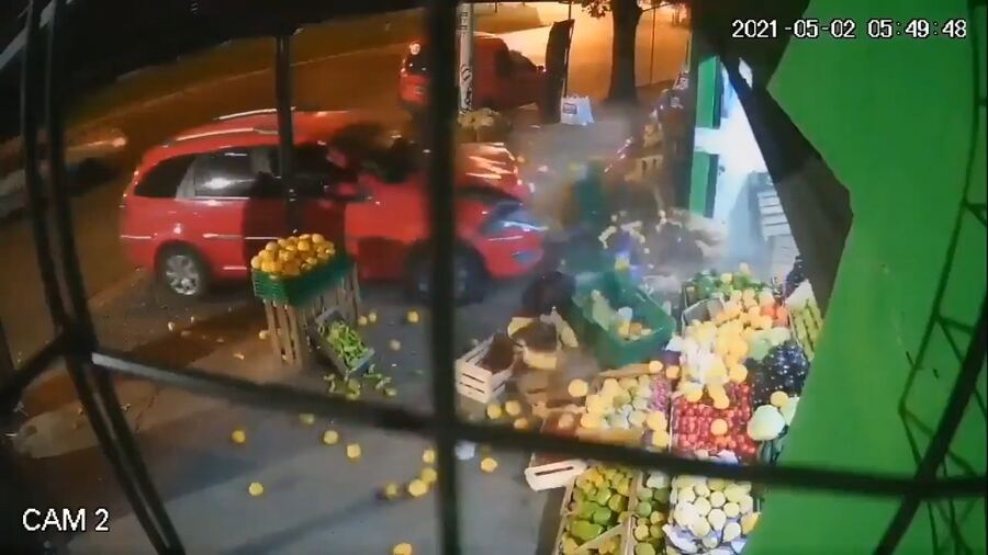 Morón: fue atropellada por un auto y se salvó de milagro