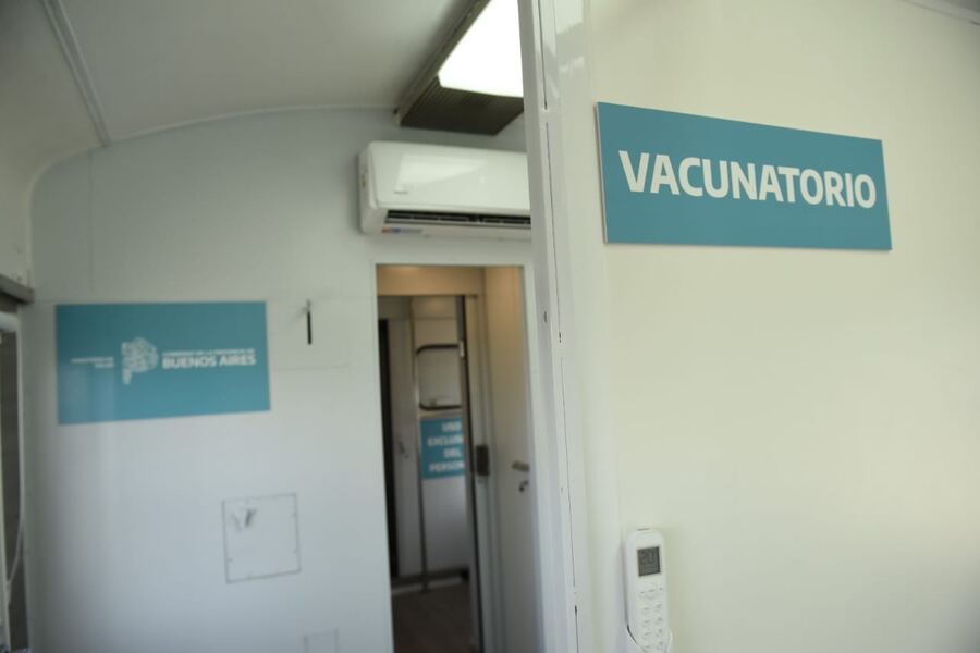 Presentaron el tren sanitario que realizará hisopados por coronavirus y vacunación de gripe y neumonía