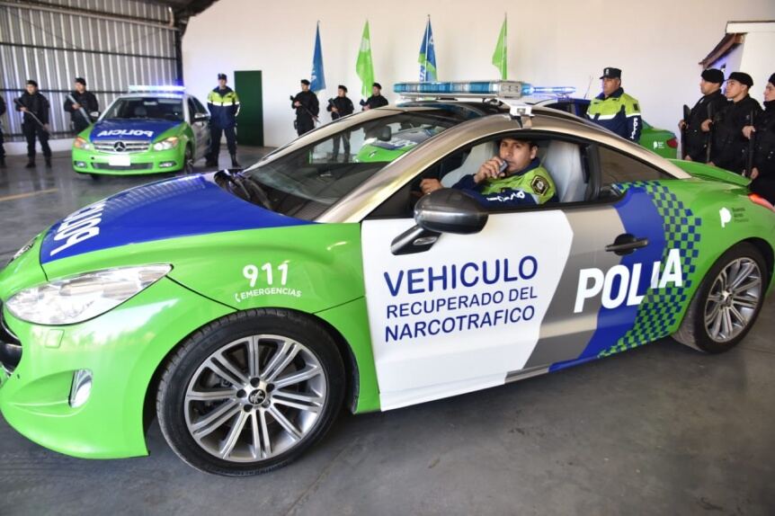 La policía tendrá que devolver dos autos de alta gama que fueron convertidos en patrulleros
