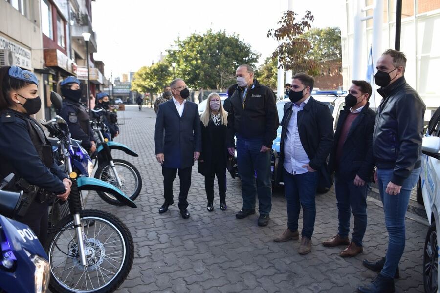 Entregaron patrulleros y motos de la Policía en Ituzaingó