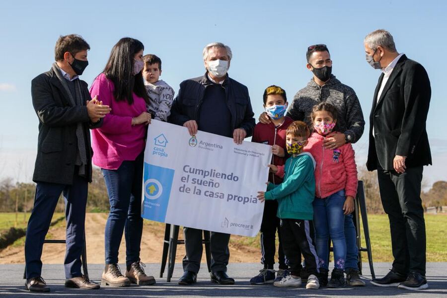 Anunciaron una inversión por 77.200 millones de pesos en obras para urbanizar lotes y créditos para vivienda propia