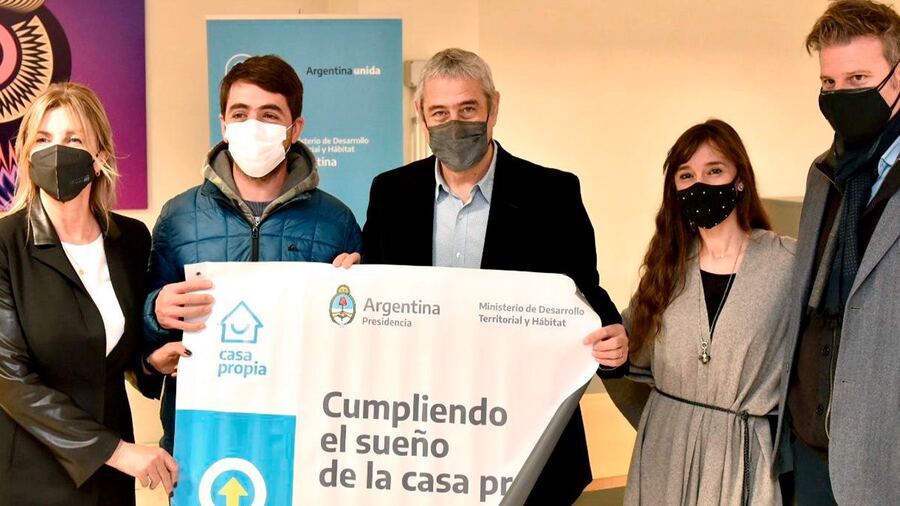 Se hizo entrega de viviendas y créditos del Procrear en Ezeiza y Lomas de Zamora