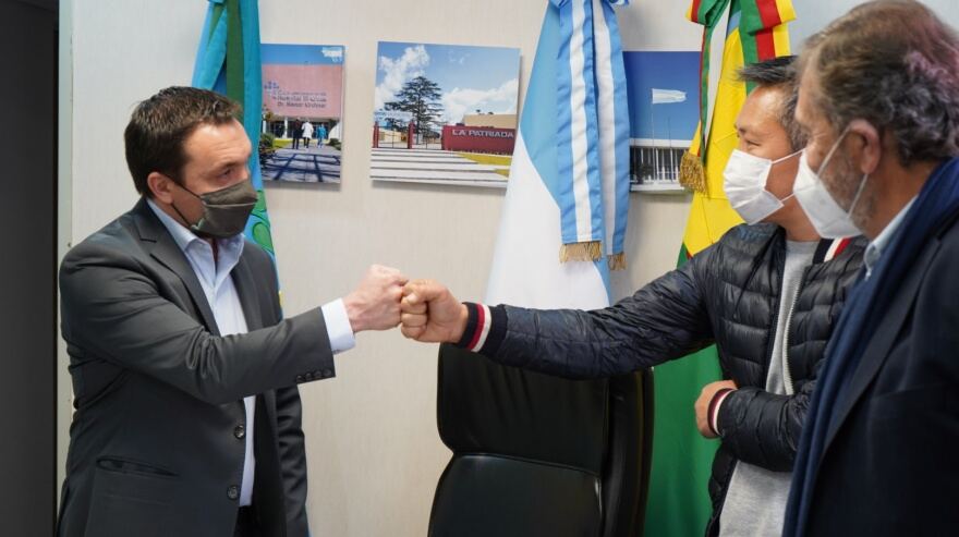Florencio Varela: Andrés Watson confirmó la instalación de la empresa textil “Elemento” en el PITEC