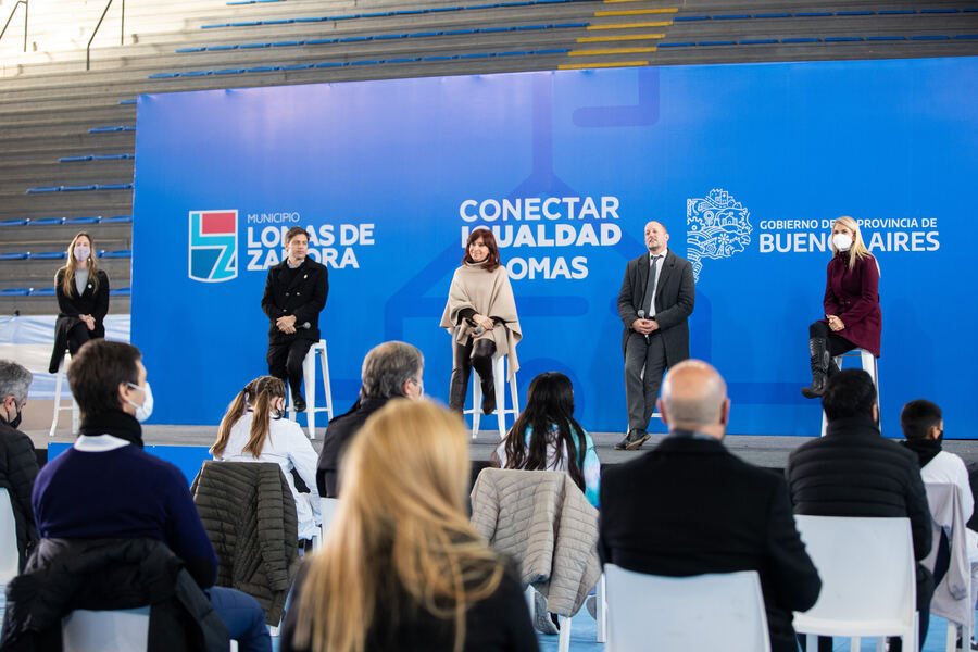 Se entregaron de 10 mil tablets a estudiantes de nivel primario en Lomas de Zamora