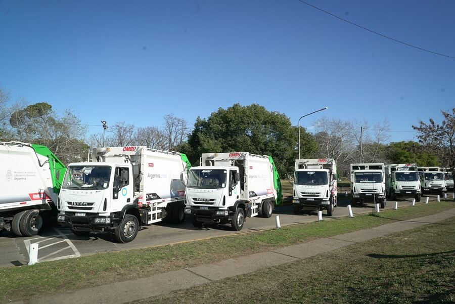 Moreno: Cabandié entregó equipamiento y anunció la construcción de una nueva planta de transferencia de residuos