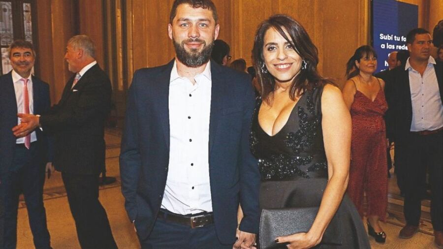 Designan al novio de Victoria Donda para un puesto de Cancillería