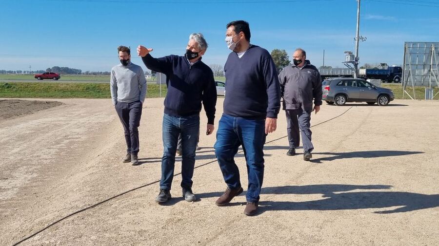 Azul: Visita a empresa que está construyendo una planta en Azul