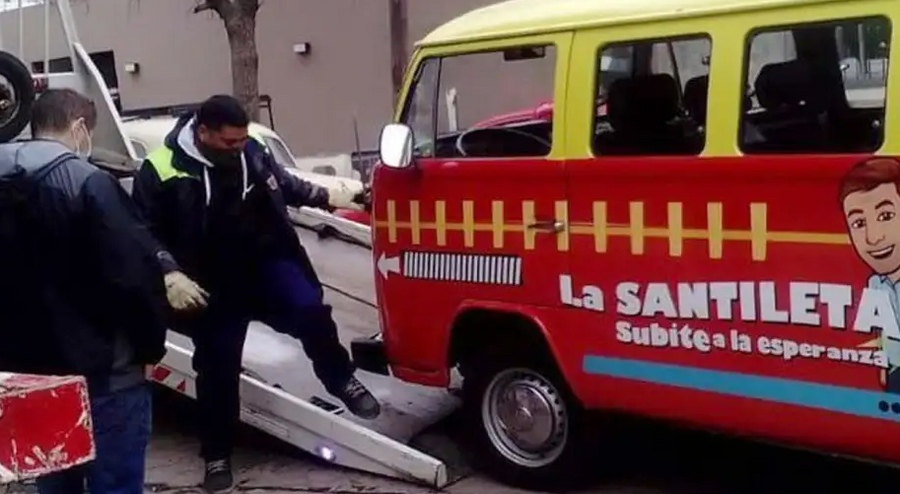 Se rompió “La Santileta”, la camioneta de campaña de Diego Santilli