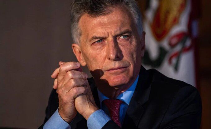 Mauricio Macri llegó al país y mañana debe presentarse ante la Justicia