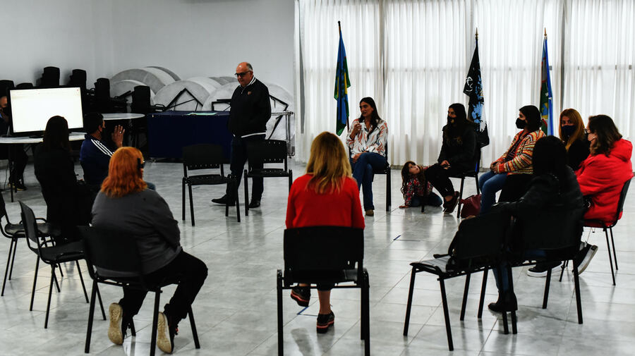 Campana: Elisa Abella se reunió con vecinos “Es muy necesario seguir impulsando estos espacios de cercanía’’