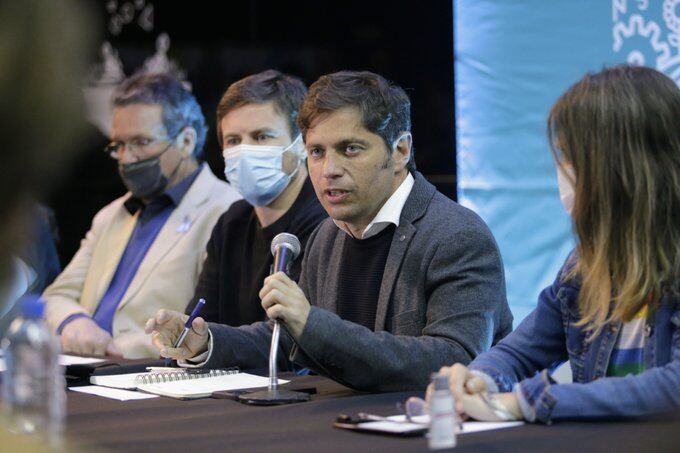 Kicillof apuntó contra la oposición y los acusó de ser "un papelón"