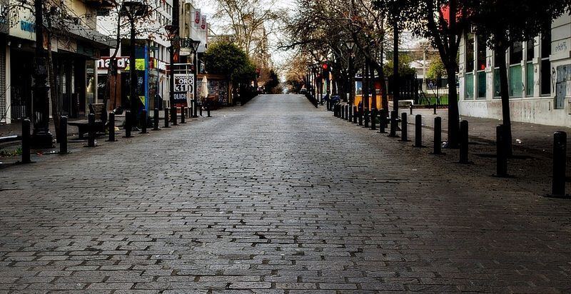 Vecinos y vecinas se manifestaron en defensa del adoquinado histórico