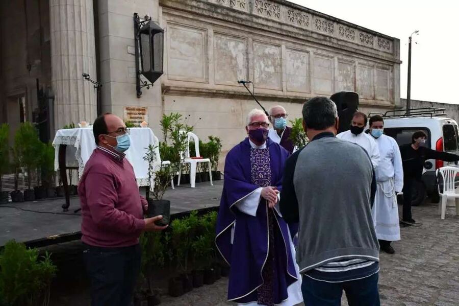 Realizaron la misa por los fallecidos por coronavirus