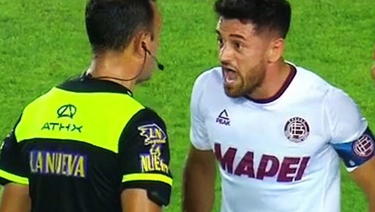 Grave denuncia del árbitro Darío Herrera contra el futbolista de Lanús Lautaro Acosta