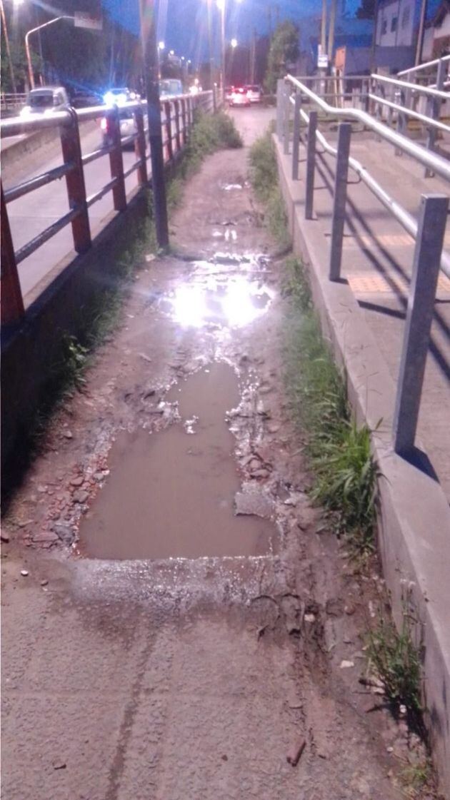 Pésimo estado de la rampa para discapacitados en estación de Ringuelet 
