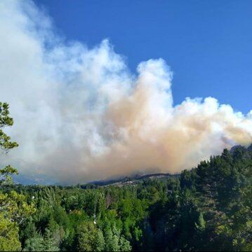 Incendios en Bariloche: Más de 80 brigadistas continúan intentando combatirlo