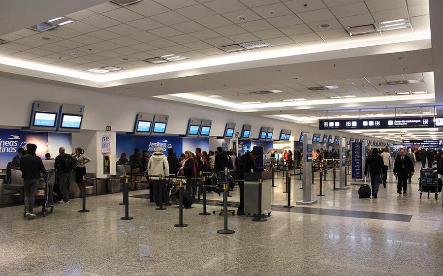 Restringen el ingreso de acompañantes a Aeroparque