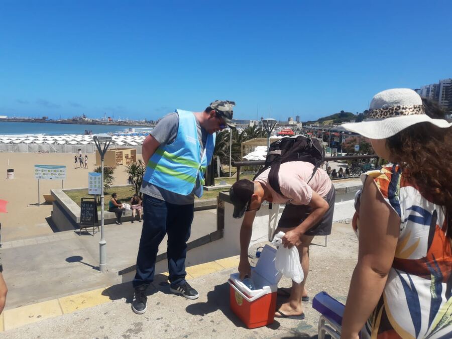 Mar del Plata: La Comuna secuestra 450 litros de bebidas alcohólicas en Playa Grande