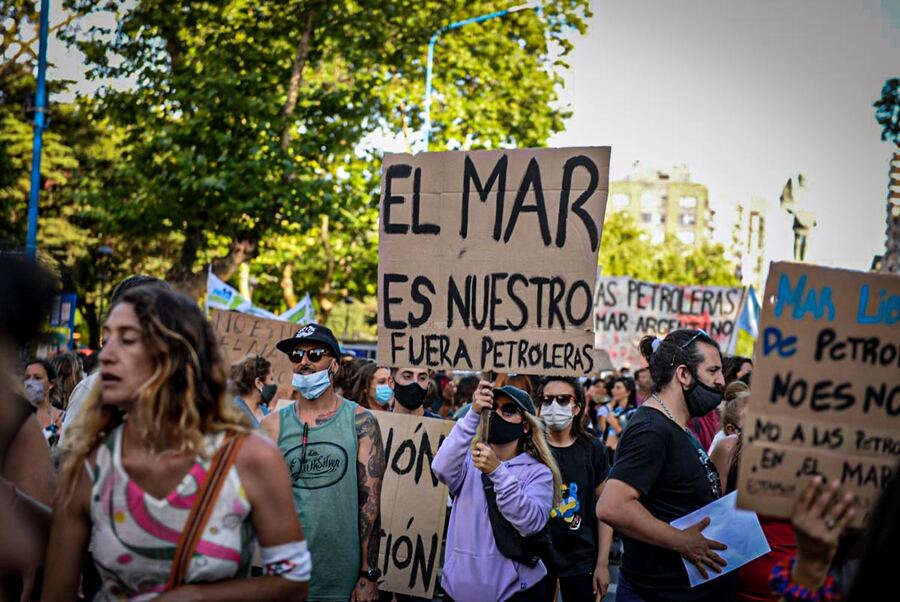 Mar del Plata: Se realizó una multitudinaria marcha contra la explotación petrolera