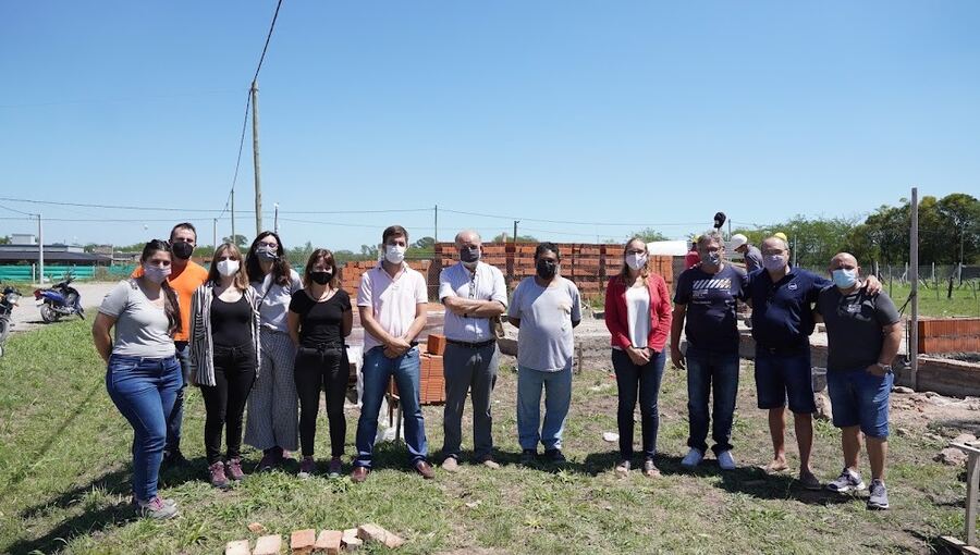 Mercedes: Ustarroz recorrió las 40 viviendas que se construyen en barrio Favaloro y Ravello