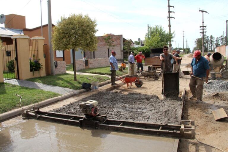 Lobería: Avanza la pavimentación en el barrio Stella Maldonado