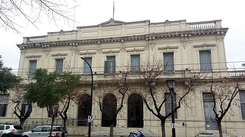 Tandil: La Comuna adjudicó la reconstrucción de las veredas en los colegios de Marconi y 4 de Abril