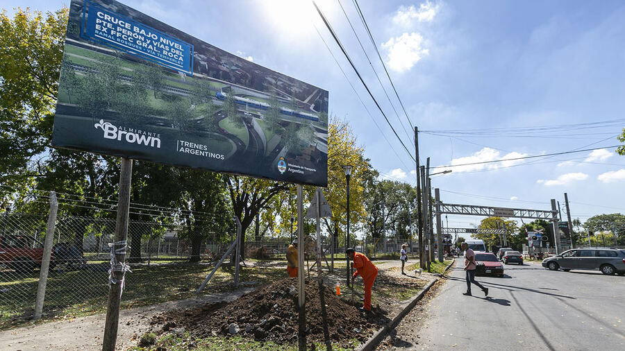 Almirante Brown: Avanza la construcción del paso bajo nivel de Rafael Calzada