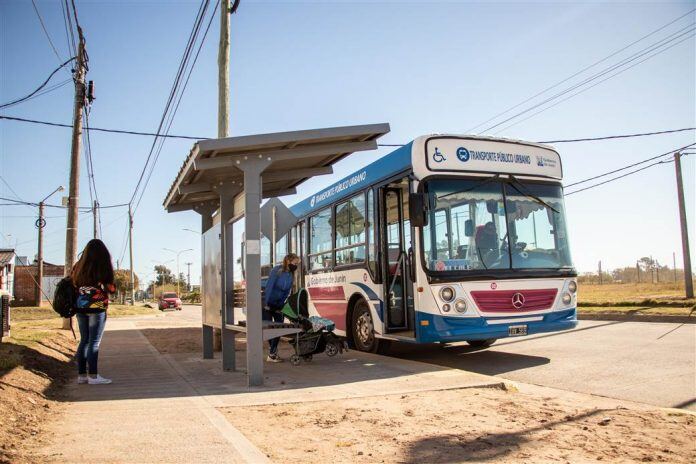 Junín: Colocaron un refugio para transporte público en el Barrio Municipal