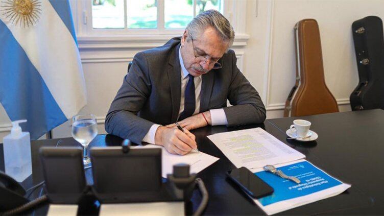 Se oficializó la prohibición de contratar nuevos empleados en el Estado