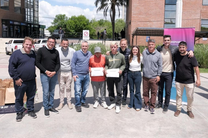 Ezeiza: Entregaron subsidios y equipamiento a centros de día y escuelas de educación especial
