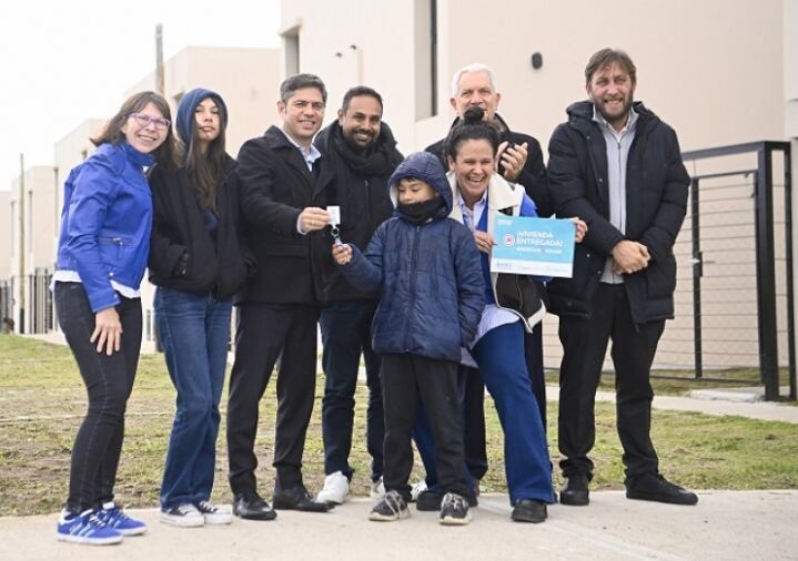 La Plata: Se realizó una entrega de viviendas a familias de Villa Elvira