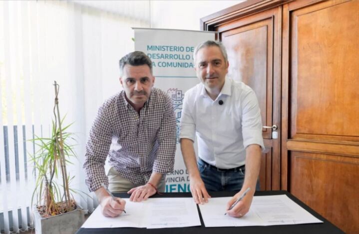 Castelli: Larroque anunció inversiones a clubes y financiamiento a cooperativa