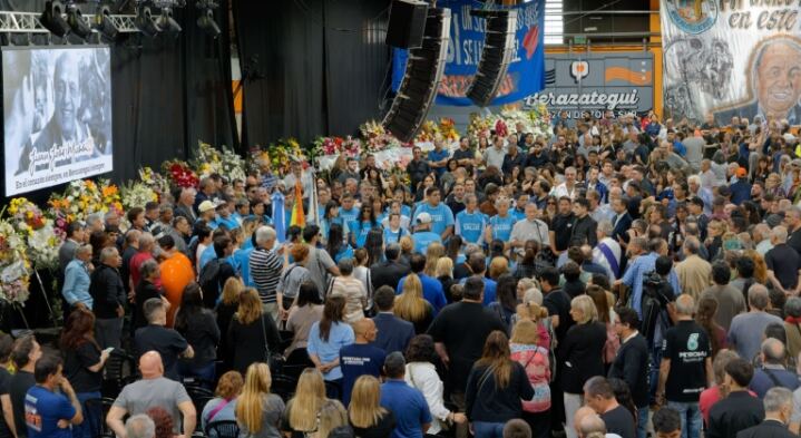 Berazategui: Una multitud despidió al intendente Juan José Mussi