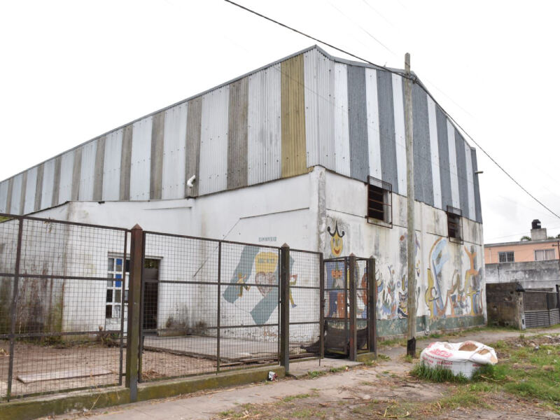 Berisso: Comenzaron las obras de restauración del Gimnasio de la Escuela Primaria N°17