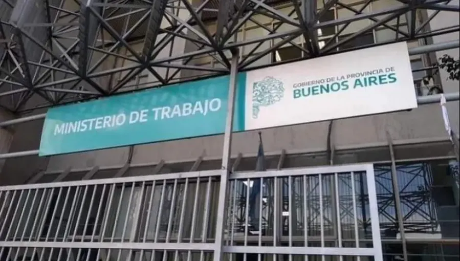 El Gobierno bonaerense convocó a docentes, estatales y judiciales para discutir salarios
