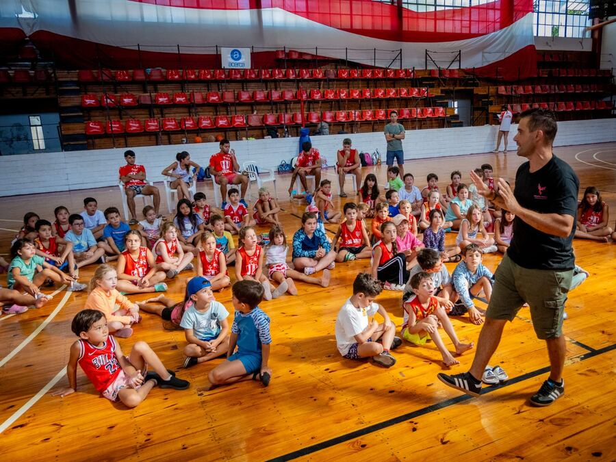 Junín: Capacitan a 50 niños del Club Junín en RCP y primeros auxilios