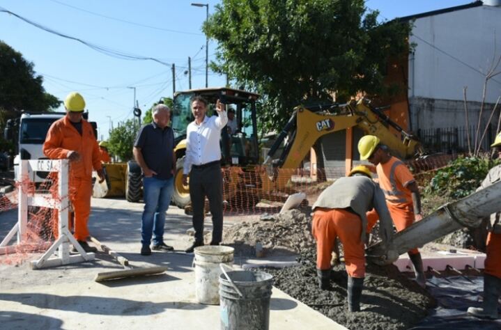 Berazategui: Continúan las tareas de pavimentación en el distrito