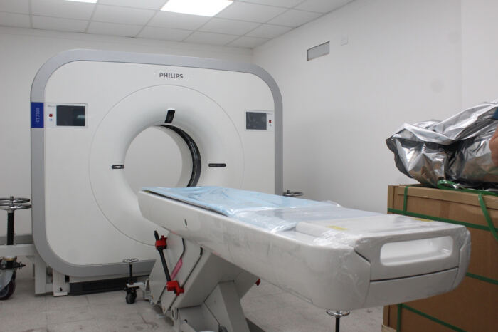Ensenada: La Provincia entregó un tomógrafo en el Hospital “Cestino”