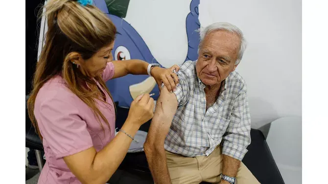Mar del Plata: Continúa la campaña de vacunación antigripal para mayores de 65 años y personal de salud