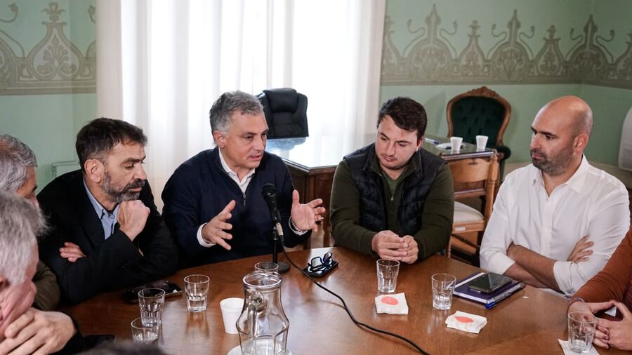 SEBASTIÁN PAREJA JUNTO A LEGISLADORES PROVINCIALES