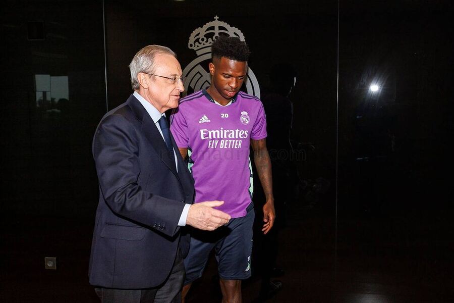 El gesto de Florentino Pérez a Vinicius Jr. tras los graves insultos racistas 