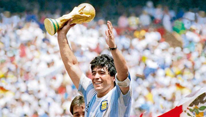 Hackearon la cuenta de red social de Diego Armando Maradona y publicaron mensajes