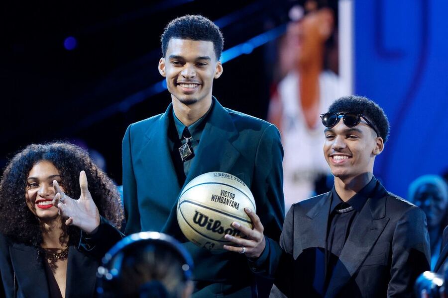 NBA: San Antonio Spurs eligió a Wembanyama en el draft y se disparó el negocio
